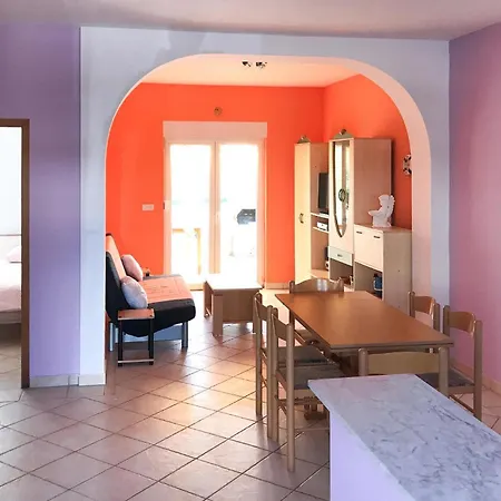 2 Bedroom In * Vir