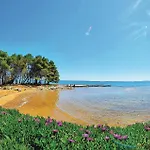 2 Bedroom Awesome In Апартаменты Вир